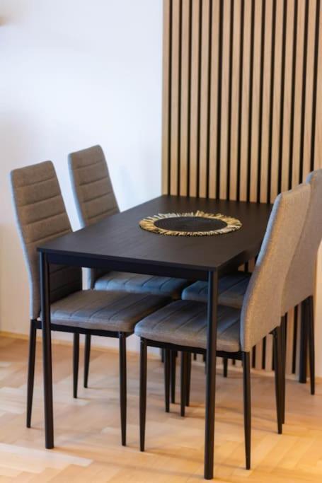 Gozsdu White Raven 3 - Terrace And Free Underground Parking Apartment Budapest Ngoại thất bức ảnh