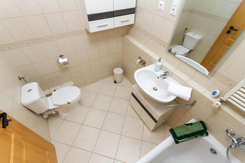 Gozsdu White Raven 3 - Terrace And Free Underground Parking Apartment Budapest Ngoại thất bức ảnh