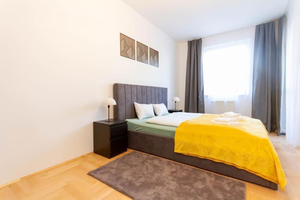Gozsdu White Raven 3 - Terrace And Free Underground Parking Apartment Budapest Ngoại thất bức ảnh