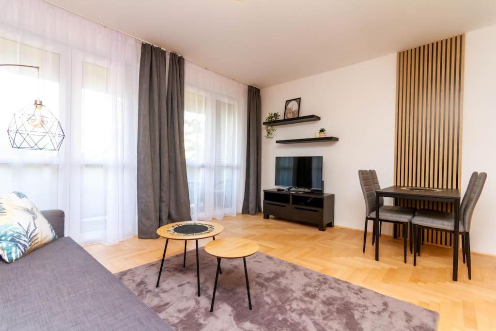 Gozsdu White Raven 3 - Terrace And Free Underground Parking Apartment Budapest Ngoại thất bức ảnh