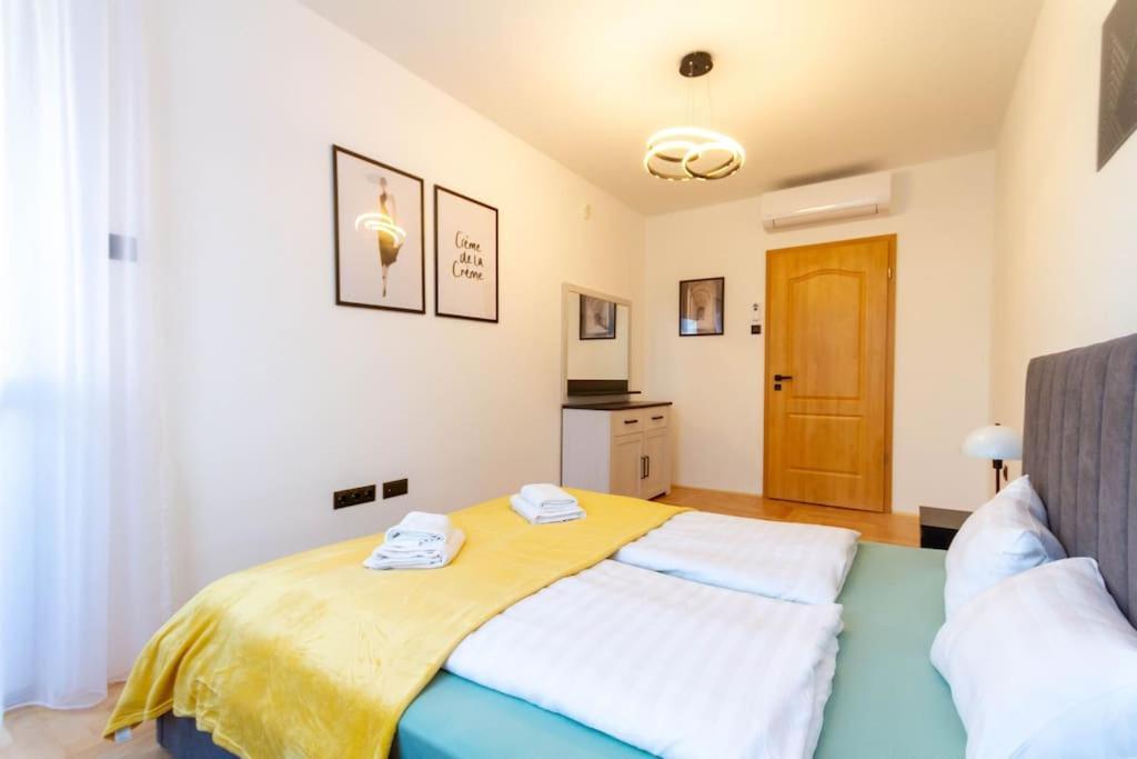 Gozsdu White Raven 3 - Terrace And Free Underground Parking Apartment Budapest Ngoại thất bức ảnh