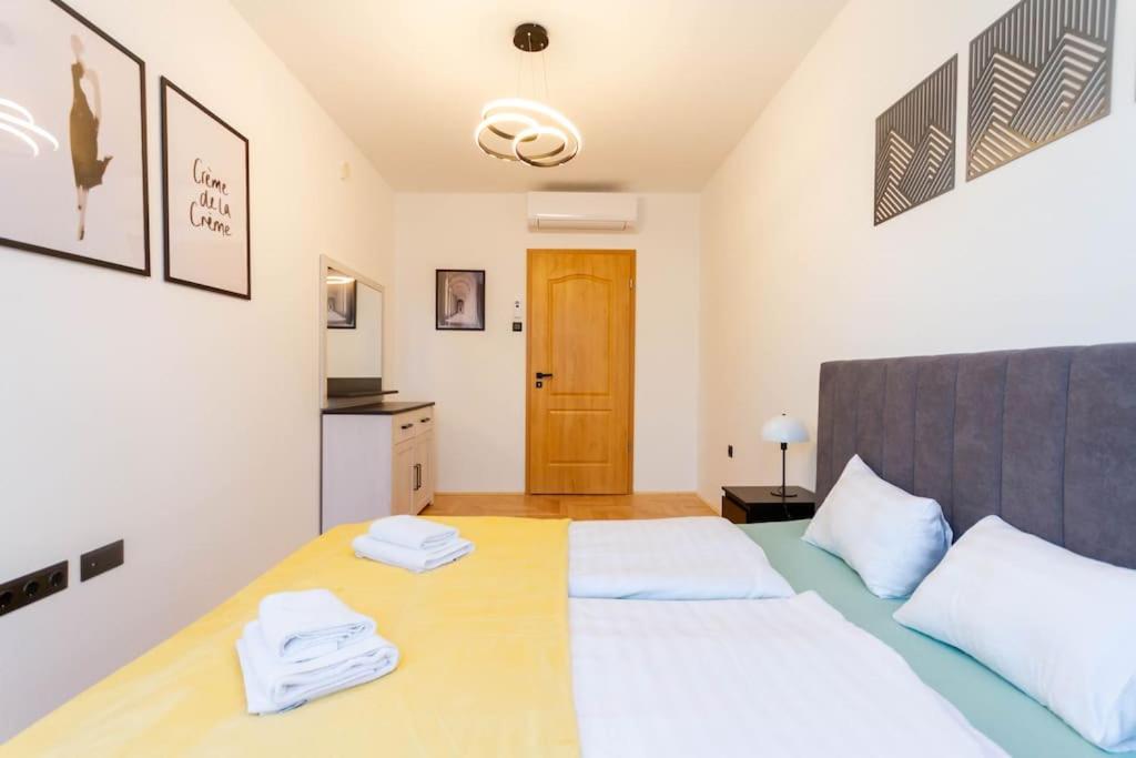 Gozsdu White Raven 3 - Terrace And Free Underground Parking Apartment Budapest Ngoại thất bức ảnh