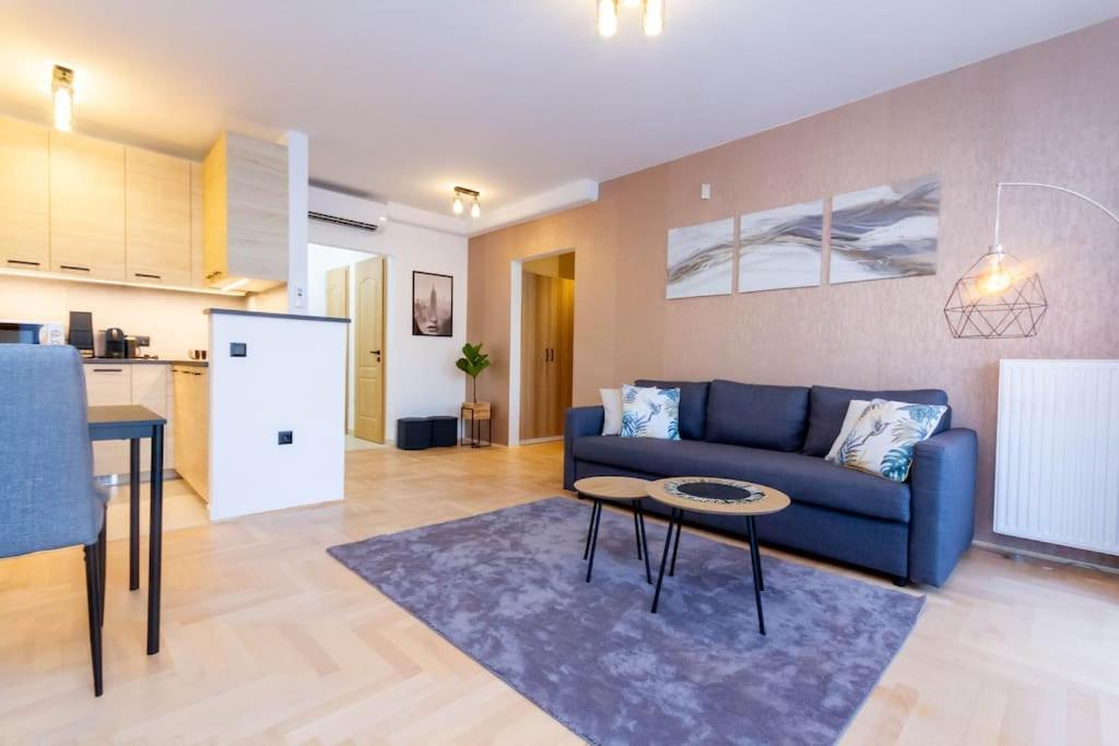 Gozsdu White Raven 3 - Terrace And Free Underground Parking Apartment Budapest Ngoại thất bức ảnh