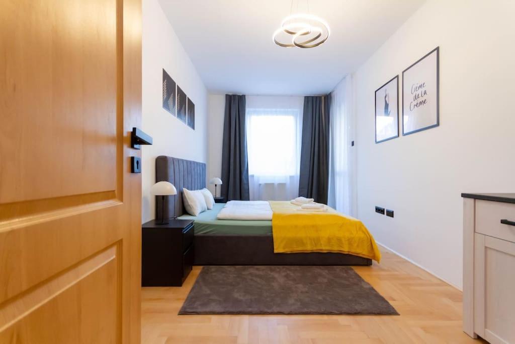 Gozsdu White Raven 3 - Terrace And Free Underground Parking Apartment Budapest Ngoại thất bức ảnh