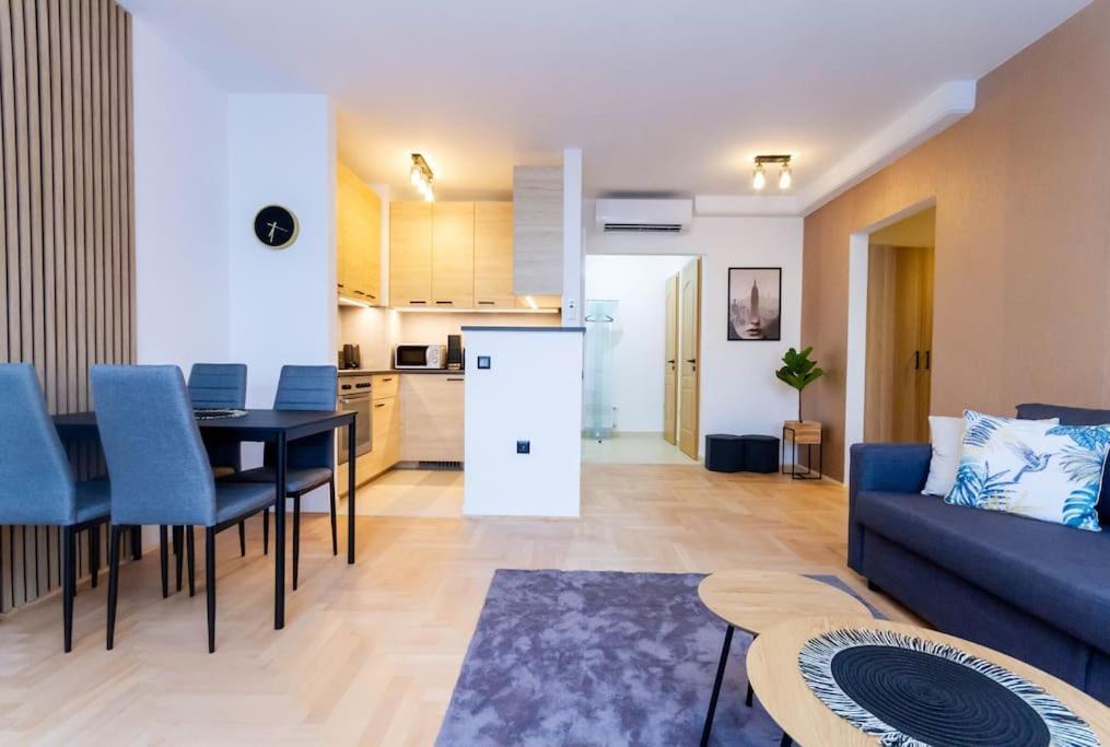 Gozsdu White Raven 3 - Terrace And Free Underground Parking Apartment Budapest Ngoại thất bức ảnh