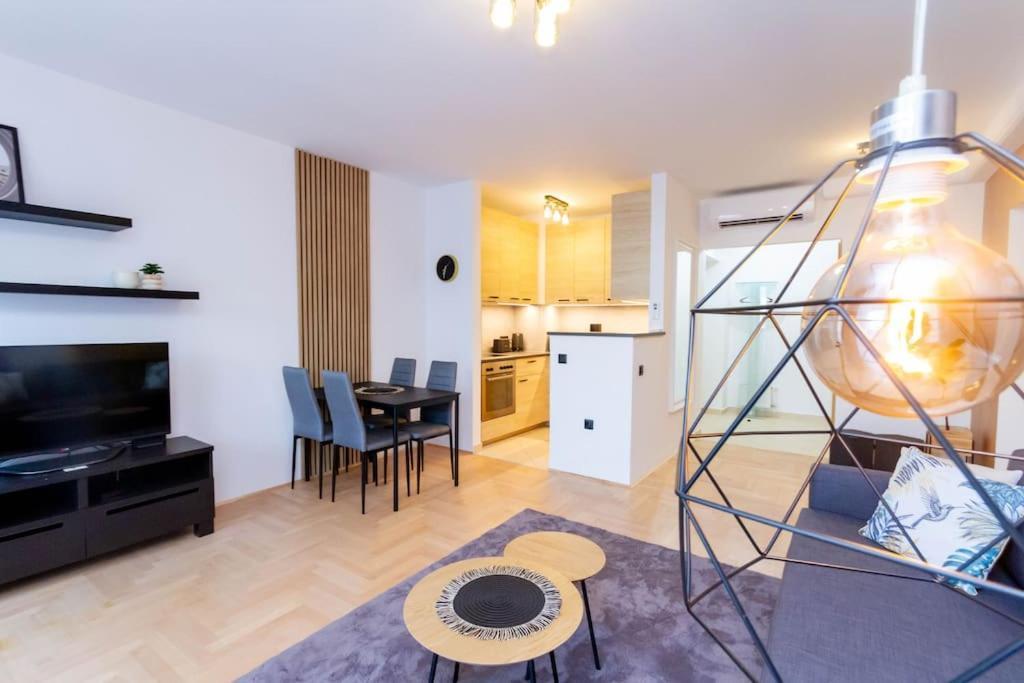 Gozsdu White Raven 3 - Terrace And Free Underground Parking Apartment Budapest Ngoại thất bức ảnh