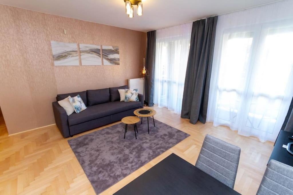 Gozsdu White Raven 3 - Terrace And Free Underground Parking Apartment Budapest Ngoại thất bức ảnh
