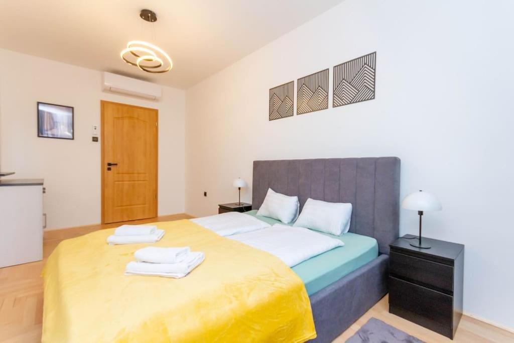 Gozsdu White Raven 3 - Terrace And Free Underground Parking Apartment Budapest Ngoại thất bức ảnh